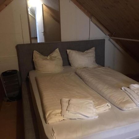 Zimmer Im Dachgeschoss ไคเซอร์สเลาเทิร์น ภายนอก รูปภาพ
