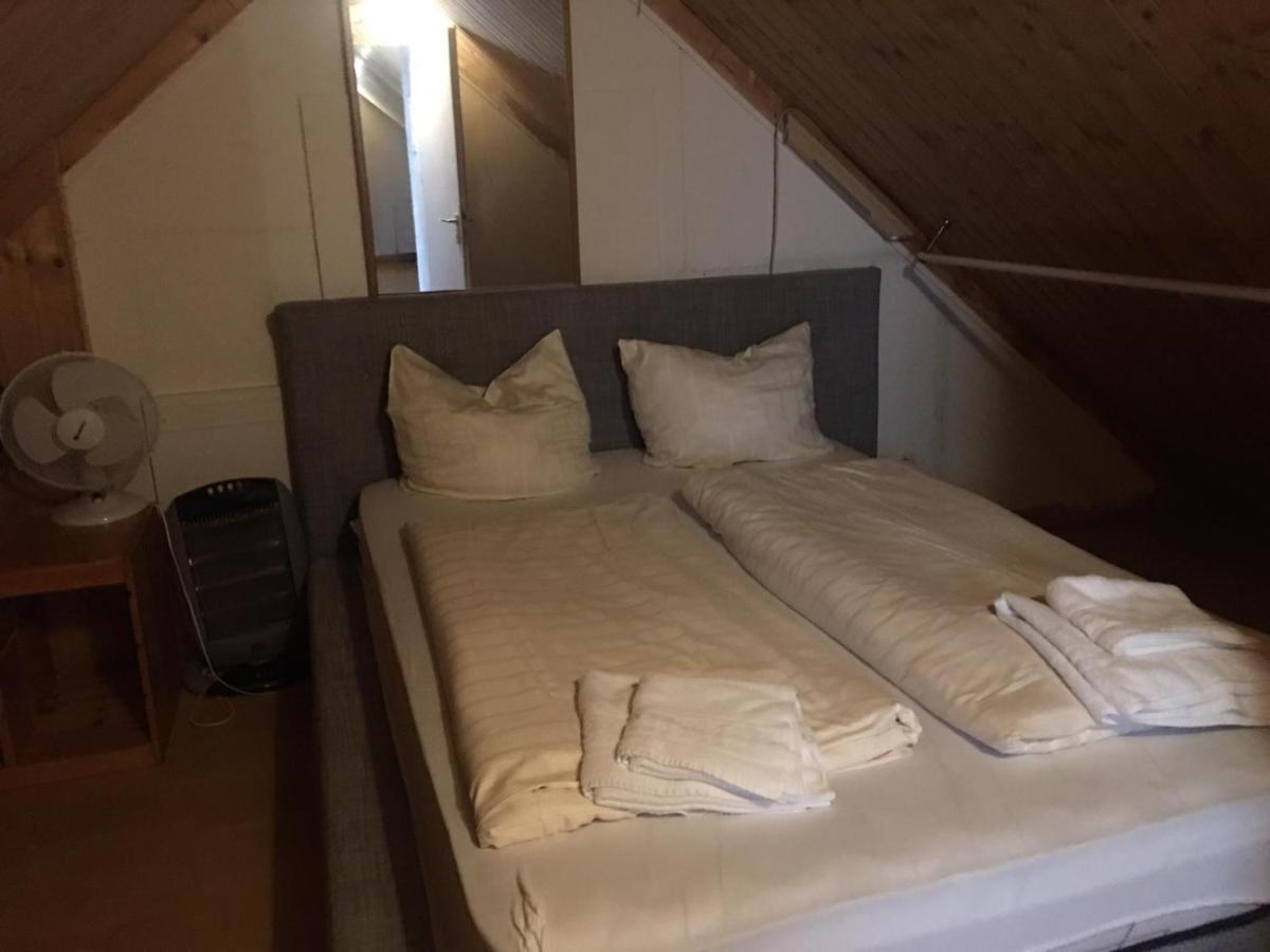 Zimmer Im Dachgeschoss ไคเซอร์สเลาเทิร์น ภายนอก รูปภาพ