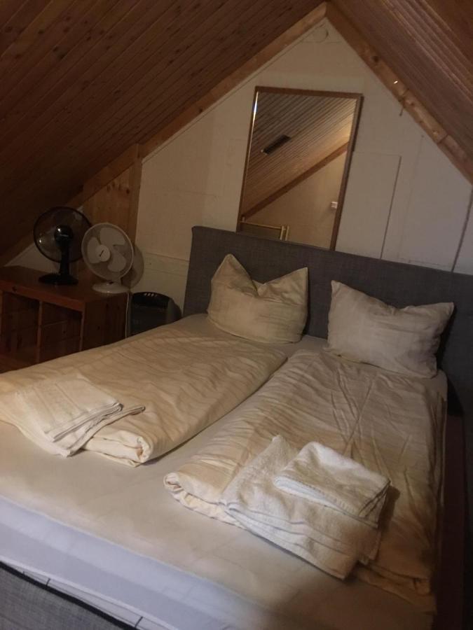 Zimmer Im Dachgeschoss ไคเซอร์สเลาเทิร์น ภายนอก รูปภาพ