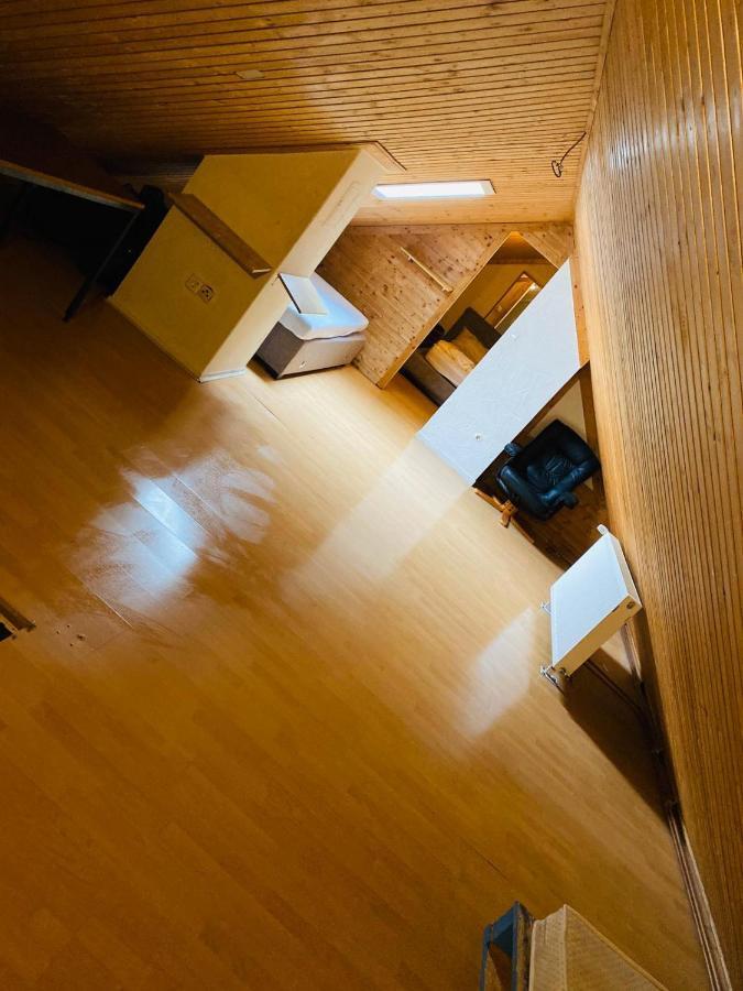 Zimmer Im Dachgeschoss ไคเซอร์สเลาเทิร์น ภายนอก รูปภาพ